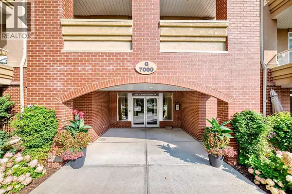 Calgary, AB T3C2Z1,7204, 14 Hemlock Crescent SW