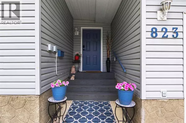 Calgary, AB T2W1T5,823 Cannell Road SW