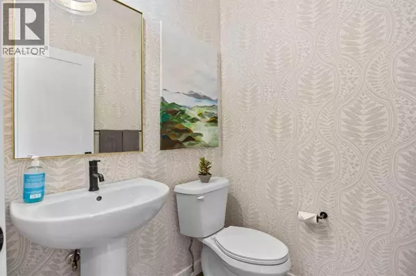 Airdrie, AB T4B3N6,656 Bayview Way SW