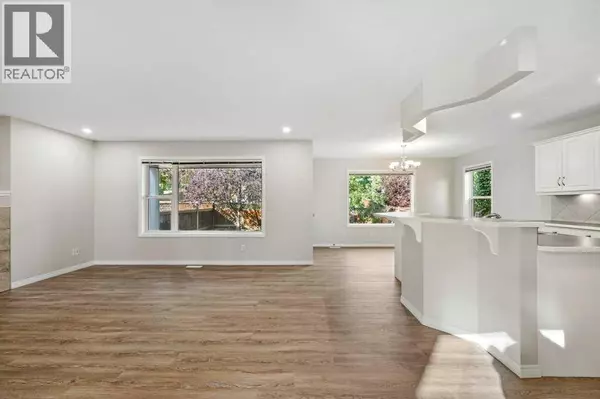 Calgary, AB T3K5L8,48 Panamount Crescent NW
