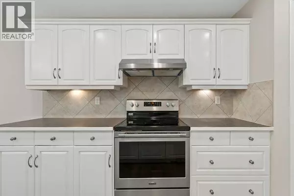 Calgary, AB T3K5L8,48 Panamount Crescent NW