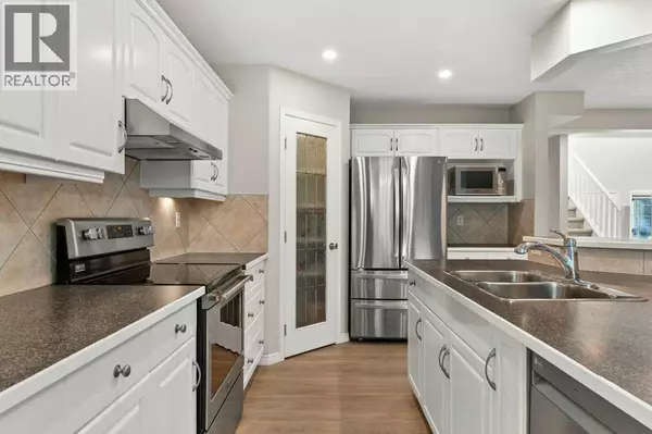 Calgary, AB T3K5L8,48 Panamount Crescent NW