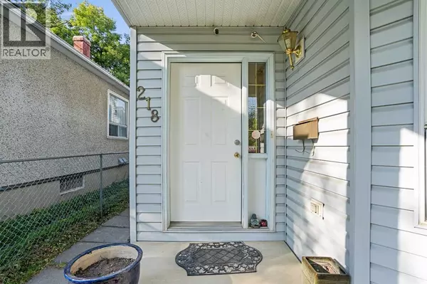 Calgary, AB T2M0G8,218 15 Avenue NW