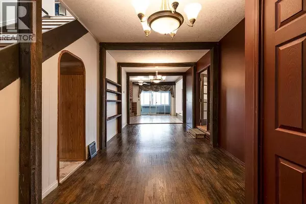 Medicine Hat, AB T1A3Y9,176 1 Street SW