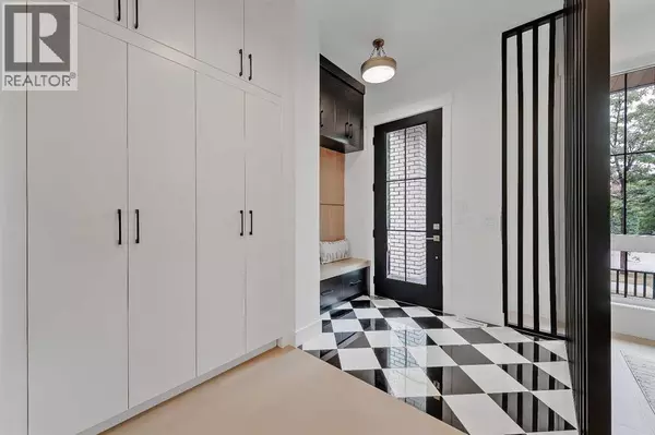 Calgary, AB T2G0W8,1321 10 Avenue SE