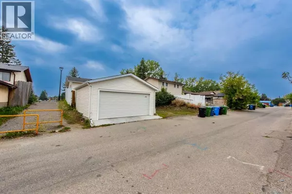Calgary, AB T1Y3Z7,5640 Temple Drive NE