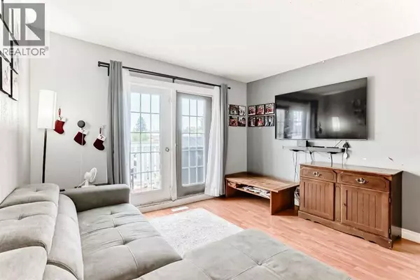 Calgary, AB T2A3N9,203 Penbrooke Close SE