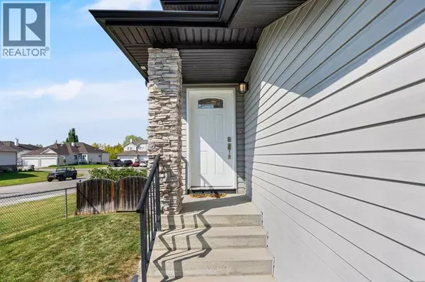 Okotoks, AB T1S1W6,201 Crystalridge Rise