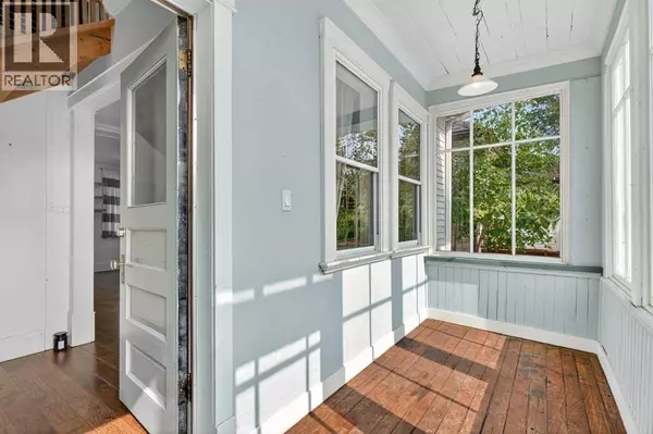 Calgary, AB T2M1E1,722 20 Avenue NW