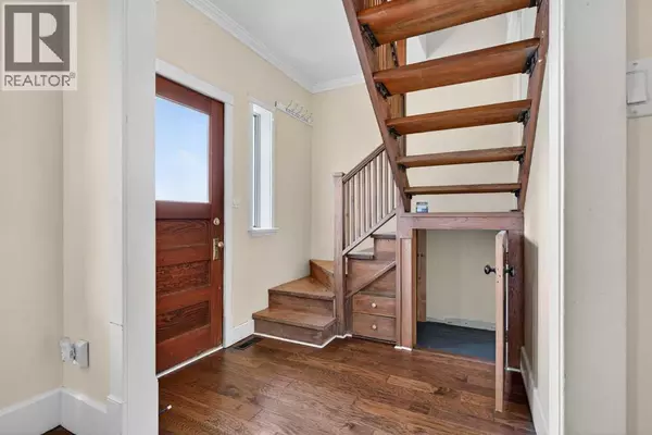 Calgary, AB T2M1E1,722 20 Avenue NW