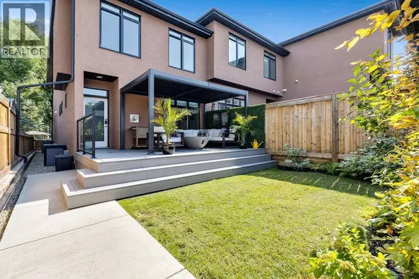 Calgary, AB T3E2B3,3015 26 Street SW