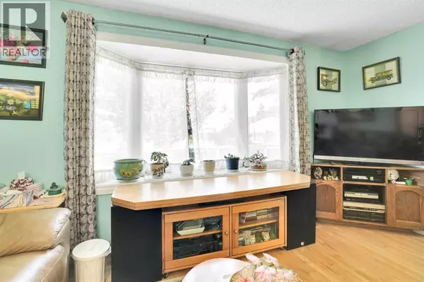 Calgary, AB T3J1C9,13 Falworth Way NE