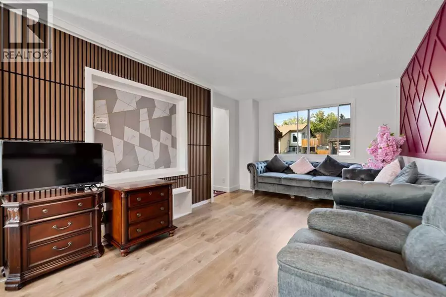 40 Pinecliff Close NE, Calgary, AB T1Y4N5