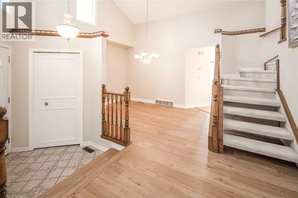 Calgary, AB T2X2N7,16 Sunhaven Way SE