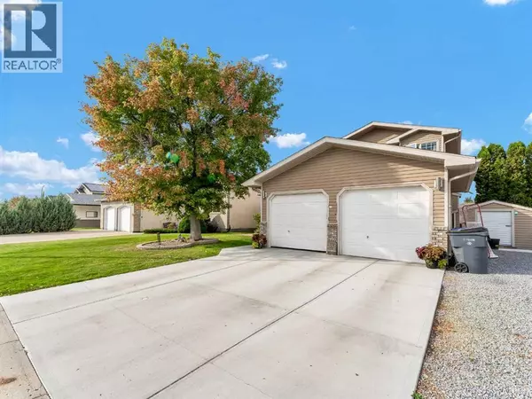 Medicine Hat, AB T1B1J4,16 Storrs Crescent SE