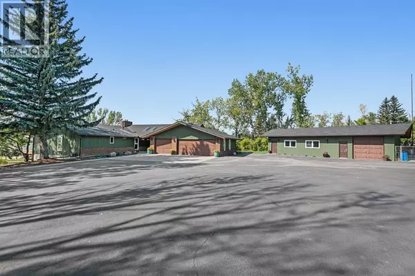 Rural Rocky View County, AB T1Z0L1,5 Georgian Estates