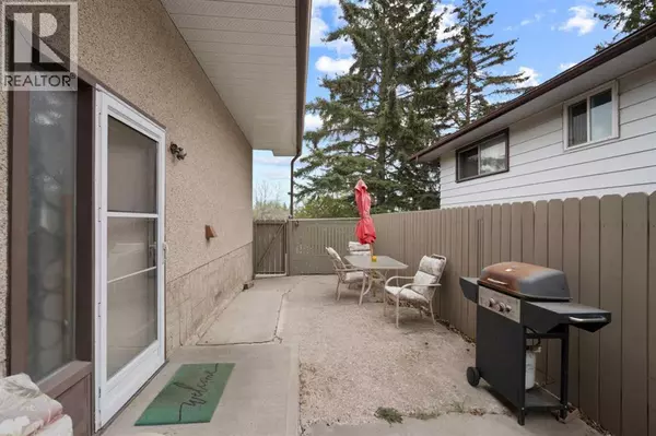 Calgary, AB T2A3A4,1521 44 Street SE