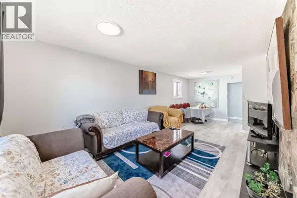 Calgary, AB T1Y2X2,948 Rundlecairn Way NE