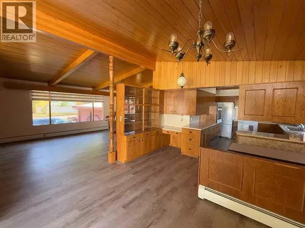 Vulcan, AB T0L2B0,220 3 Street S