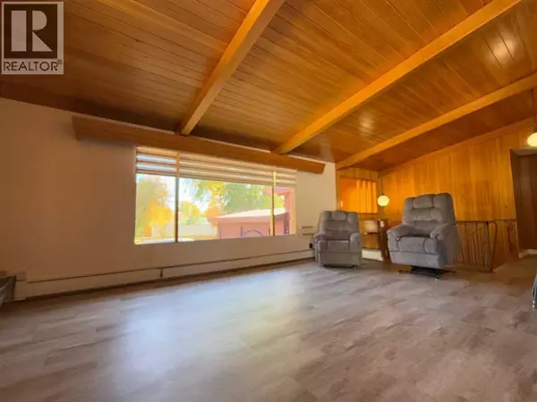 Vulcan, AB T0L2B0,220 3 Street S