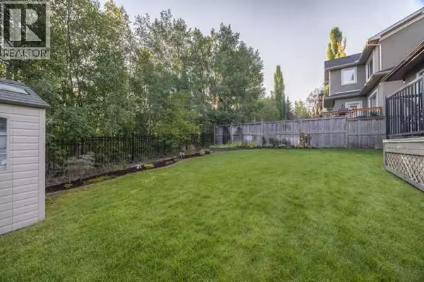 Calgary, AB T3B5Z6,28 Crestmont Way SW