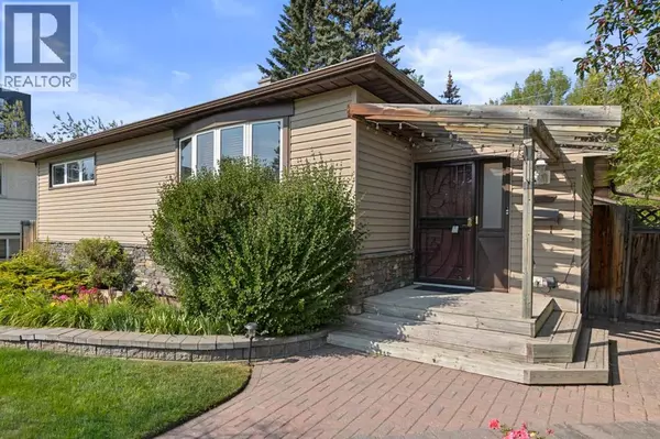 2224 24 Avenue NW, Calgary, AB T2M1Z7