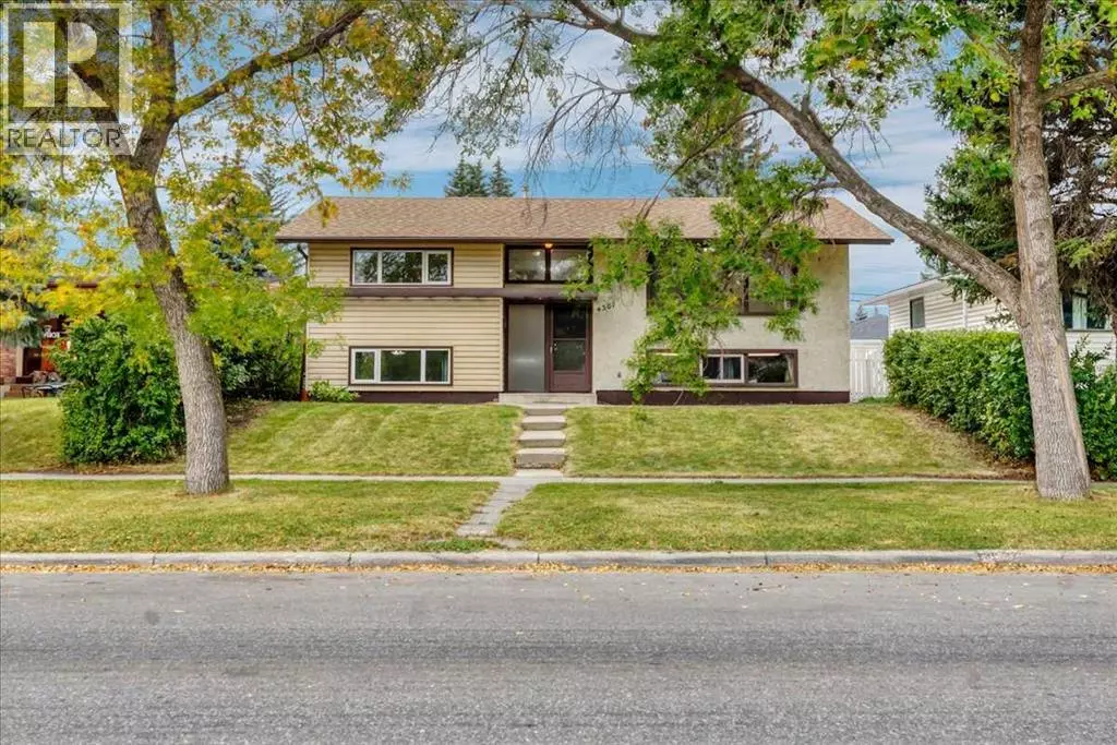 Calgary, AB T2L2G1,4307 Brisebois Drive NW