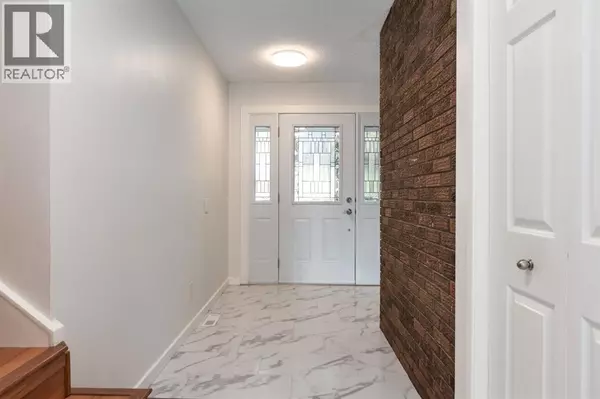 Calgary, AB T1Y1R8,207 Whiteview Bay NE