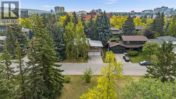 Calgary, AB T3A0A8,10 Varsville Place NW