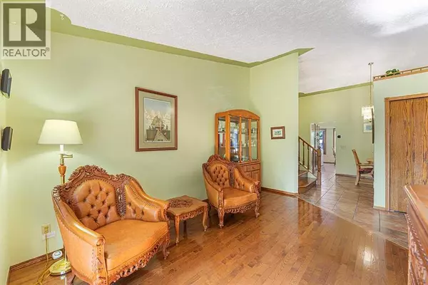 Calgary, AB T2X3B5,116 Sundown Way SE