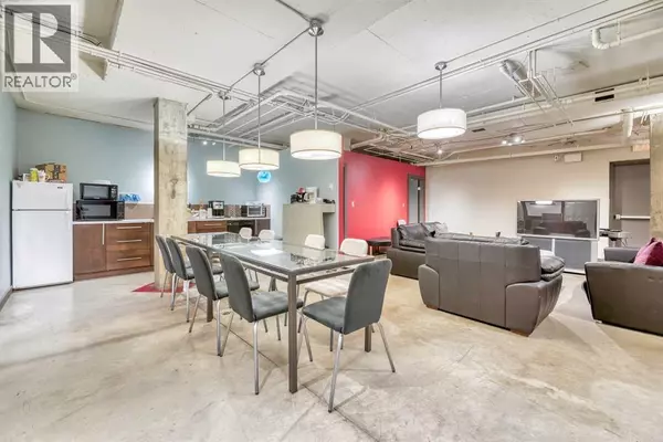 Calgary, AB T2P1L8,902 9th Avenue SW