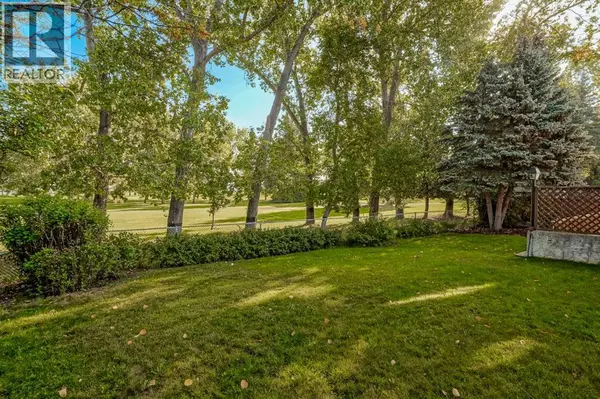 Calgary, AB T2J1Y7,10520 Mapleridge Crescent SE