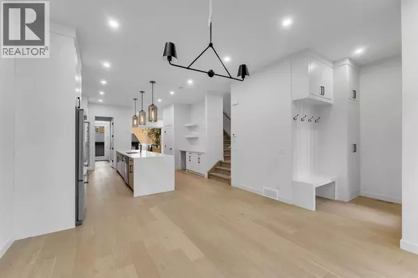 Calgary, AB T2M2K8,506 28 Avenue NW