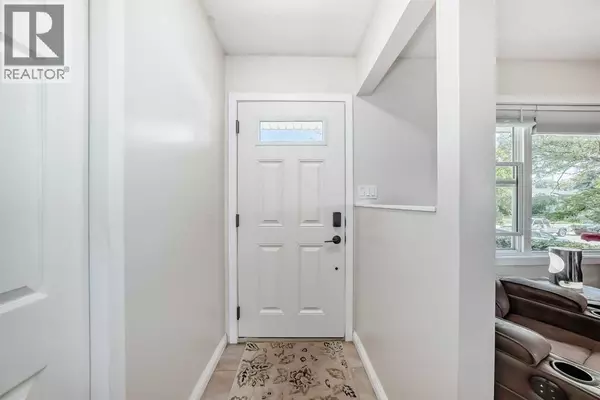 Calgary, AB t2e6c6,727 macleay Road NE