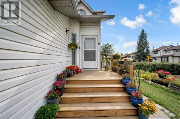 Calgary, AB T3J1G3,4 Fallingworth Bay NE