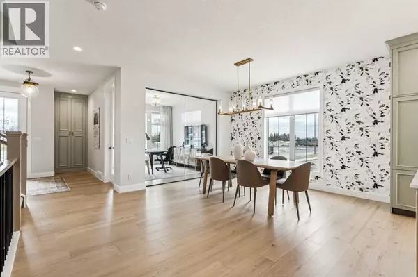 Calgary, AB T3E8H4,211 Calais Drive SW