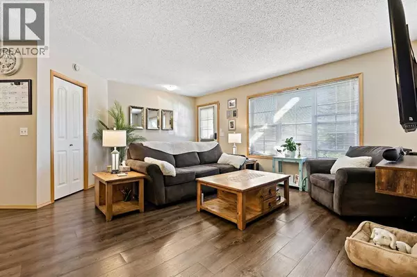 Calgary, AB T2Y5J5,104, 15 Everridge Square SW