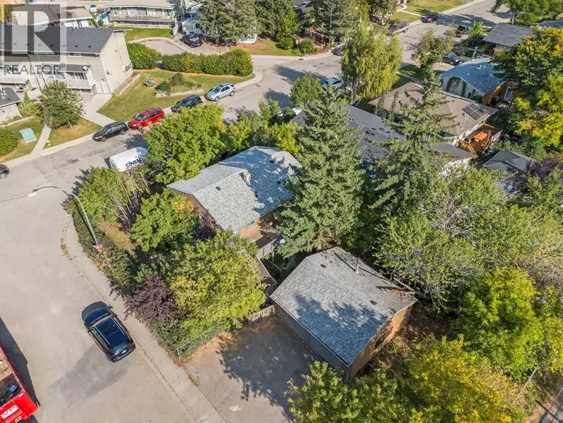 8039 36 Avenue NW, Calgary, AB T3B1V8