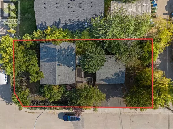 Calgary, AB T3B1V8,8039 36 Avenue NW