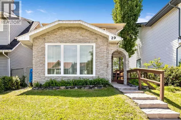 29 Woodglen Crescent SW, Calgary, AB T2W4L7