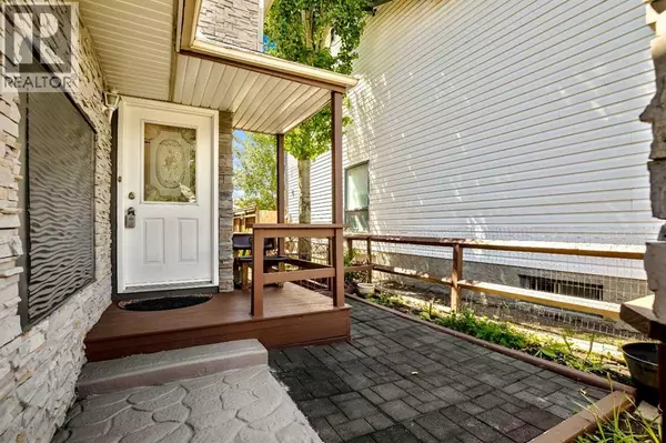 Calgary, AB T2W4L7,29 Woodglen Crescent SW