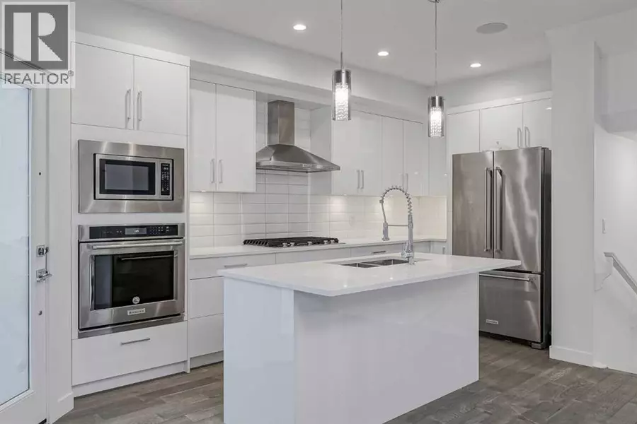 2, 136 22 Avenue NE, Calgary, AB T2E1T3