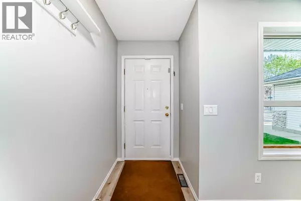 Calgary, AB T3K4Y1,215 Harvest Gold Place NE