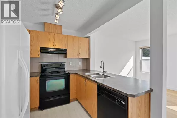 Calgary, AB T3K0G6,85 Panatella Villas NW