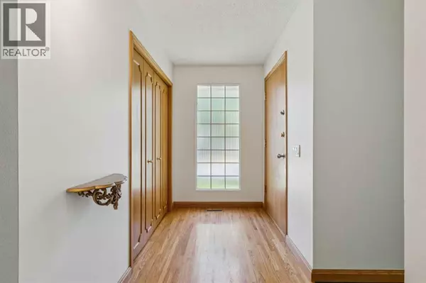 Calgary, AB T3A0W8,5031 Vienna Drive NW