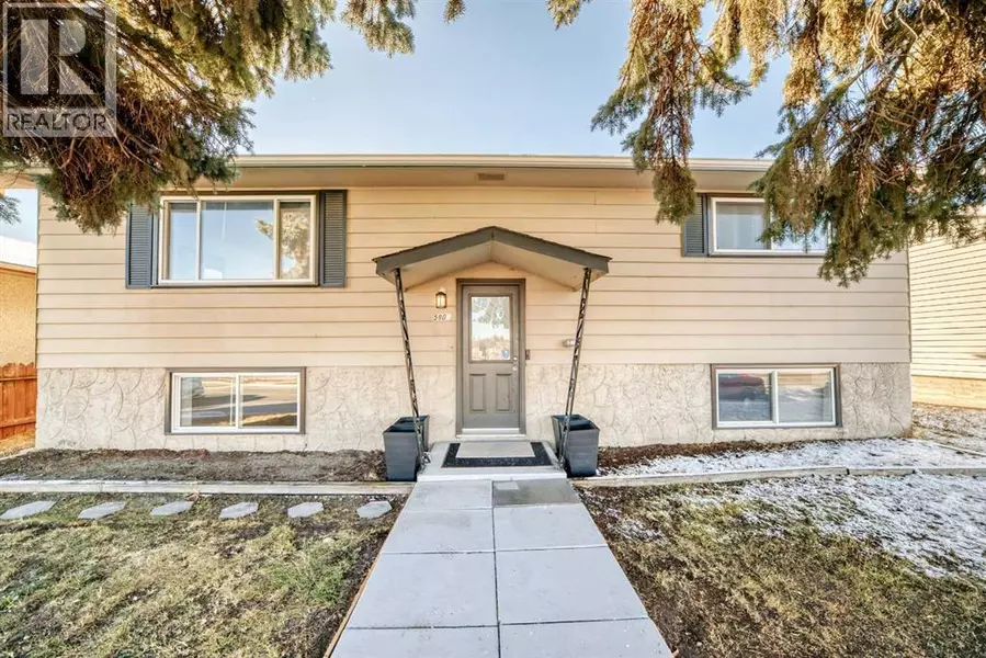 5903 4 Avenue NE, Calgary, AB T2A3Y1