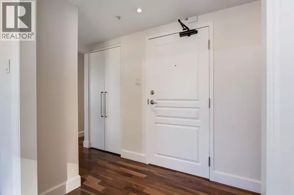 Calgary, AB T2P4X2,8704, 400 Eau Claire Avenue SW