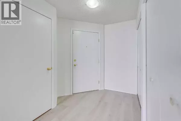 Calgary, AB T2Y4J1,210, 2000 Somervale Court SW