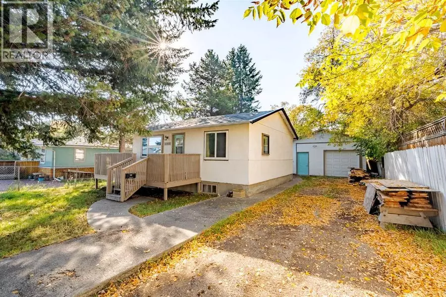 6507 34 Avenue NW, Calgary, AB T3B1M9