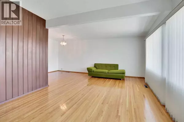 Calgary, AB T2E6C4,924 Mayland Drive NE